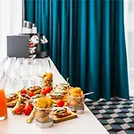 Mercure Centre Hotel 4*