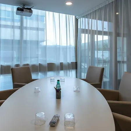 Mercure Centre Hotel 4*