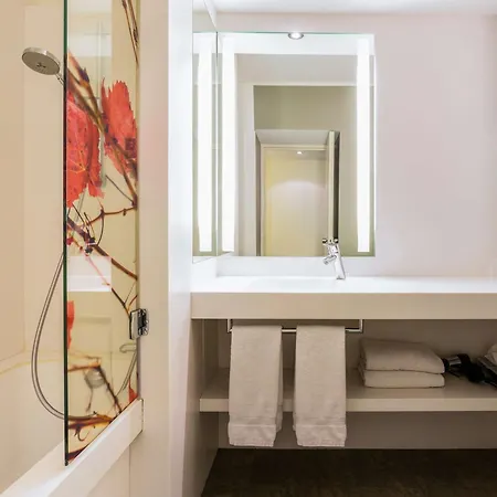 Mercure Centre Hotel 4*