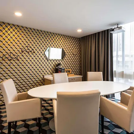 Mercure Centre 호텔 4*