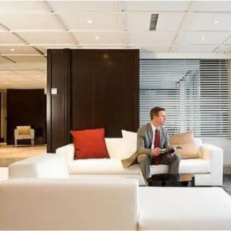 Mercure Centre Hotel 4*
